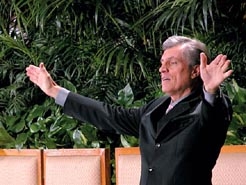 Lonnie Melashenko leading worshipers of our Lord Jesus Christ in prayer.